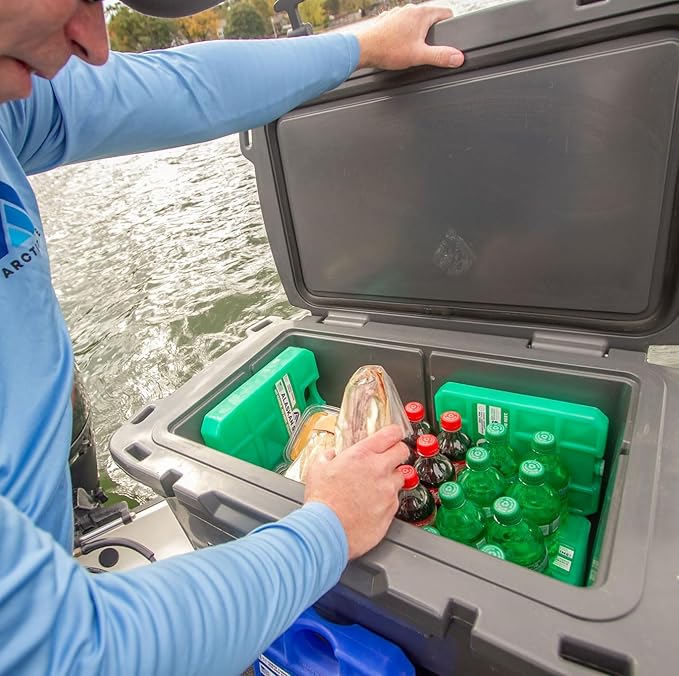 Arctic Ice Alaskan Series Long Lasting Reusable Ice Pack - Freezes at 32° Fahrenheit - Keeps Food & Drinks Cool Without The Risk of Freezing