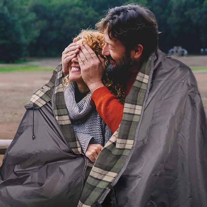 DUKUSEEK Stadium Blanket for Outdoor Sports, Waterproof Hooded Blankets, Windproof Warm Fleece Blankets for Camping Stadium, Beach, Picnic, Concerts, Car, Dog, 79x58