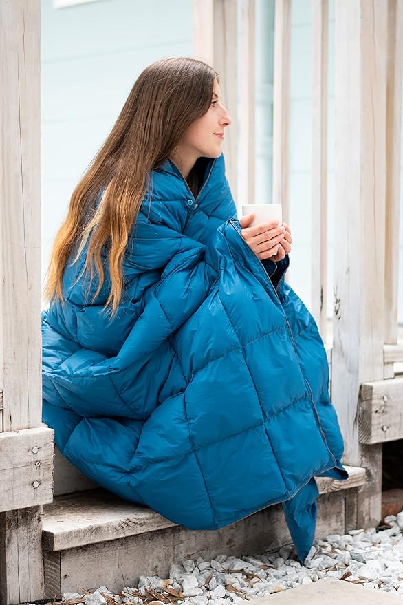 Double Puffy Camping Blanket - Extra Puffy, Packable, Lightweight and Warm | Ideal for Outdoors, Travel, Stadium, Festivals, Beach, Hammock | Water-Resistant Camp Quilt (Blue/Red)