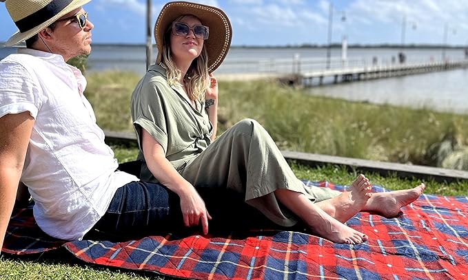 DOWN UNDER OUTDOORS Large Waterproof Windproof Extra Thick 350 GSM Quilted Fleece, or Sherpa Stadium Blanket