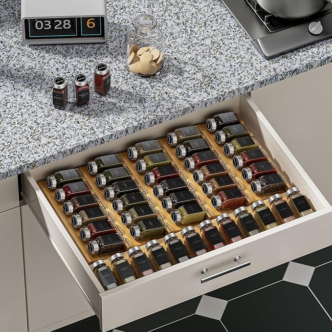 6 Pcs Glass Spice Jars with Label, 4oz Spice Jars with Lids, Seasoning containers Set, Comes with spice bottle caps, Silicone Collapsible Funnel,chalk, for Spice Rack, Cabinet, Drawer