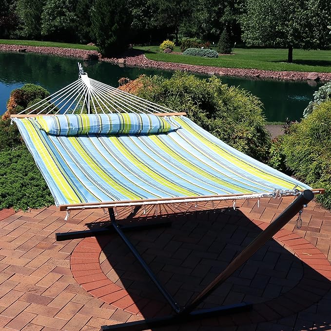 Sunnydaze Quilted Outdoor Hammock with Spreader Bars - Heavy-Duty 450-Pound Capacity Double Hammock for Outside - Blue and Green