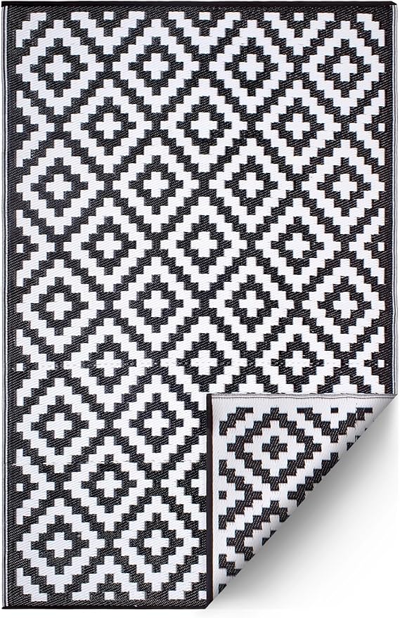 FH Home Outdoor Rug - Waterproof, Fade Resistant, Reversible - Premium Recycled Plastic - Geometric - Patio, Deck, Porch, Balcony, Laundry Room - Aztec - Black & White Crease Free - 4 x 6 ft