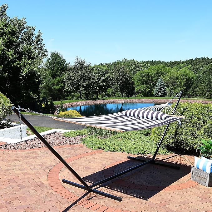 Sunnydaze Quilted Outdoor Hammock with Spreader Bars - Heavy-Duty 450-Pound Capacity Double Hammock for Outside - Black and White